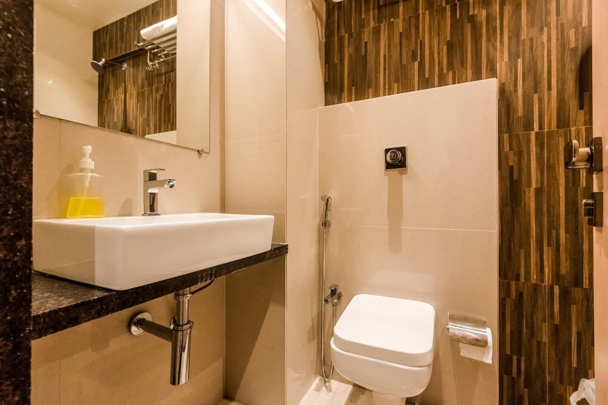 Super Capital O Hotel Konar Inn Turambhe Bagian luar foto